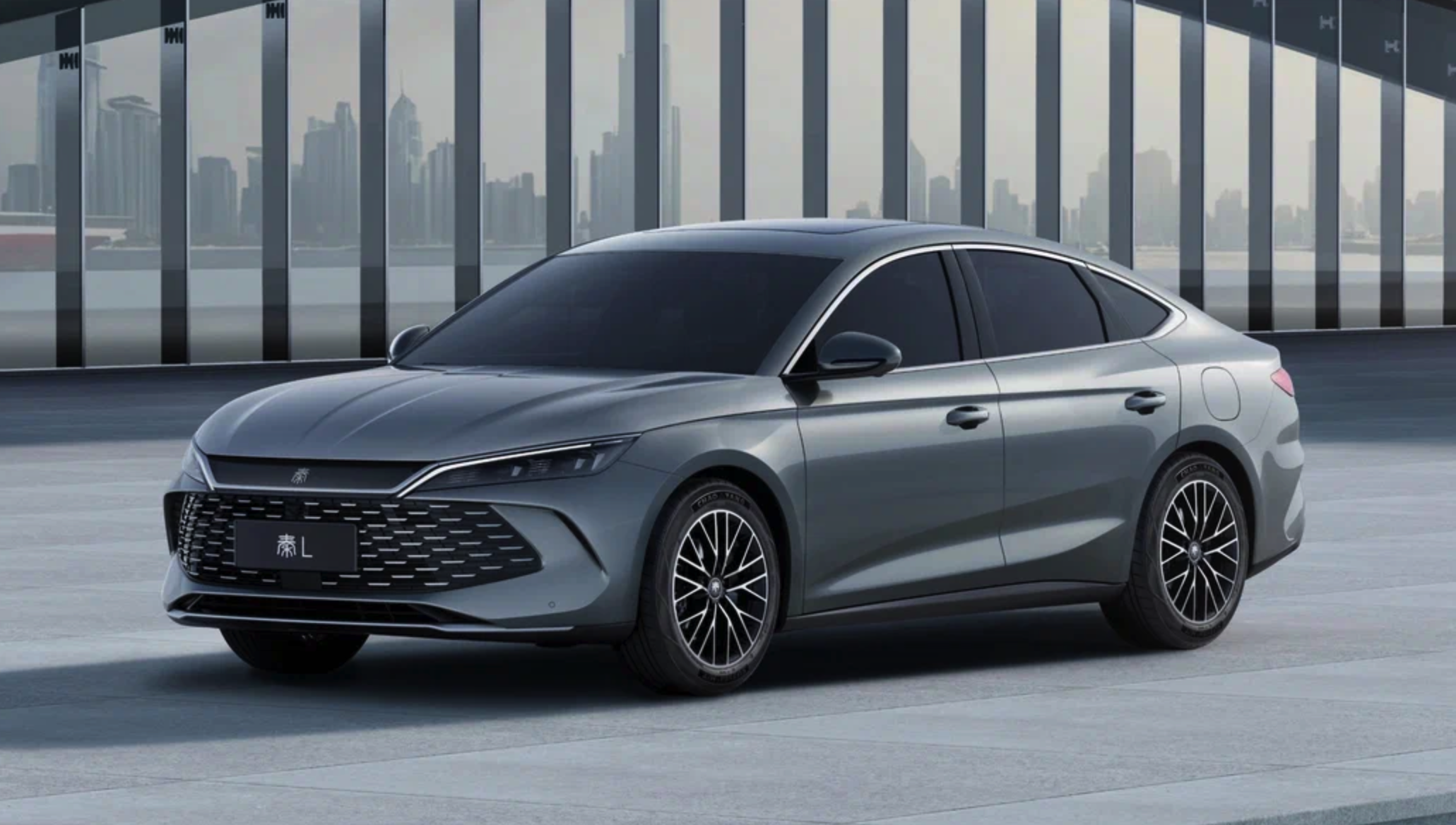 BYD Qin L dm-i (гибрид) в топе